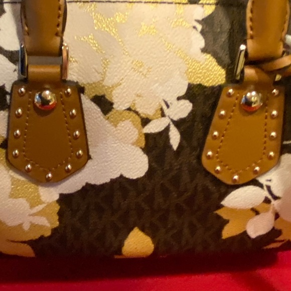 Meet your Posher, Traci - Picture 1 of 1